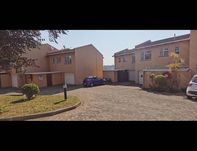 3 BEDROOM DUPLEX FOR SALE IN BLUFF